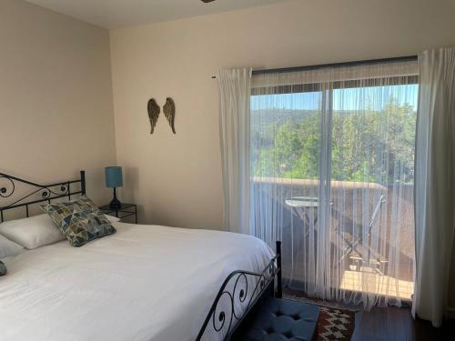 New The Grasshopper with Balcony, Heart of Sedona