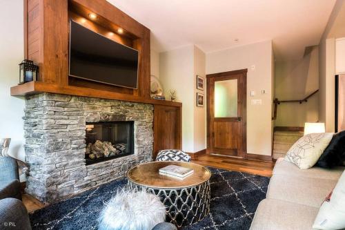 Étoile du Matin Tremblant Luxury Ski In Ski Out in Mont-Tremblant, Canada