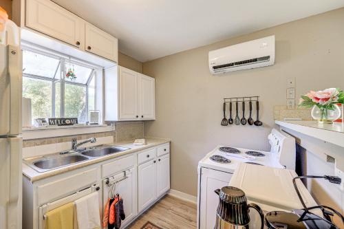 Bandera Carriage House with Medina River Access! in Bandera, USA