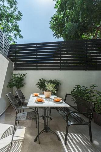 The Meta Stay - Backyard Oasis with Rooftop Access, Atenas