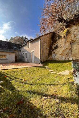 Near châteaux and charming villages (Near chateaux and charming villages) in Cravant Les Coteaux