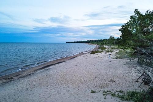 Secluded East Tawas Cabin with Private Beach Access! in East Tawas, USA