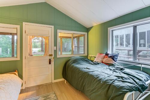 Secluded East Tawas Cabin with Private Beach Access! in East Tawas, USA