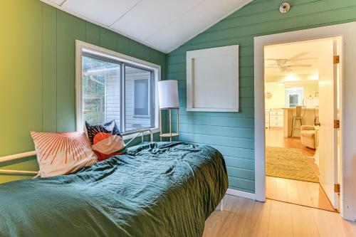 Secluded East Tawas Cabin with Private Beach Access! in East Tawas, USA