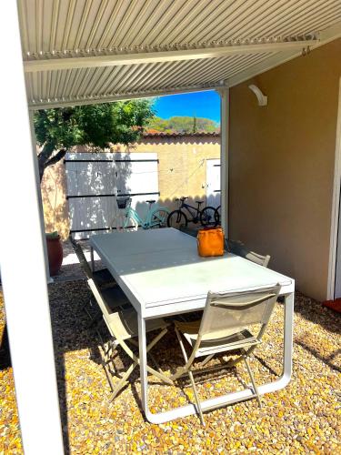 Villa de charme avec piscine a proximite des plages near Les Arcades