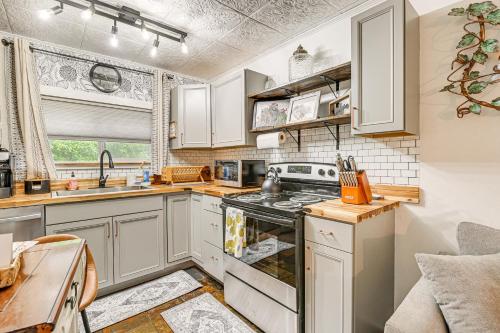 Sterling Home with Patio, BBQ Grill and Fire Pit!