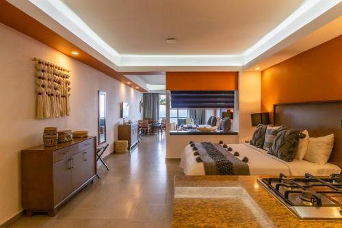 The Paramar Beachfront Boutique Hotel With Breakfast Included - Downtown Malecon in 巴亞爾塔港海濱