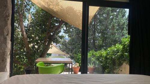 Exclusif - Urban Cabin vue mer les pieds dans l'eau, Marseille (photo 4)