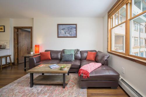 Zephyr Mountain Lodge 1318 - Ski In Ski Out Condo in Winter Park, USA