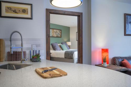 Zephyr Mountain Lodge 1318 - Ski In Ski Out Condo in Winter Park, USA