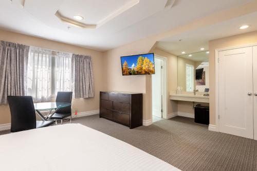 Wilshire Crest Hotel - image 2