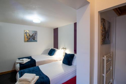 OYO The Bentleys Hotel Room Type - Twin Room with Shared Bathroom