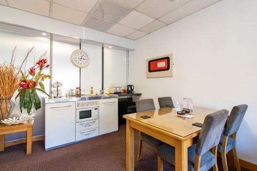 Cocina, OYO The Bentleys Hotel in Newcastle upon Tyne