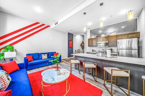 2BR unit in the Heart of DT with view of Playhouse Square, Pool & Gym Access- 305 in Cleveland, USA