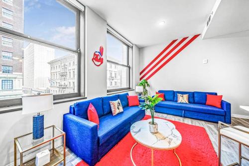 2BR unit in the Heart of DT with view of Playhouse Square, Pool & Gym Access- 305 in Cleveland, USA
