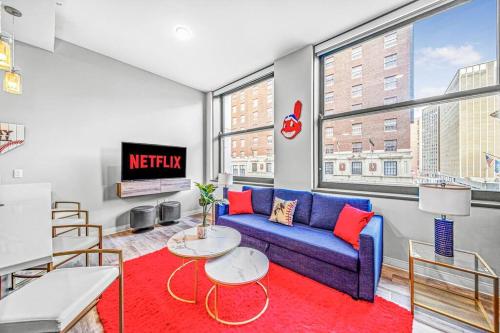 2BR unit in the Heart of DT with view of Playhouse Square, Pool & Gym Access- 305 in Cleveland, USA