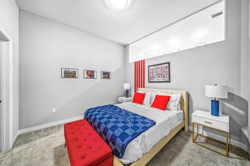 2BR unit in the Heart of DT with view of Playhouse Square, Pool & Gym Access- 305 in Cleveland, USA