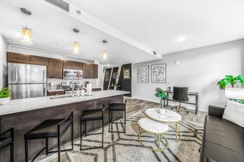 2BR unit with Game Machine with Pool and Gym Access-602 in Cleveland, USA