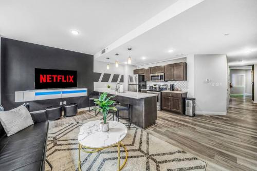 2BR unit with Game Machine with Pool and Gym Access-602 in Cleveland, USA