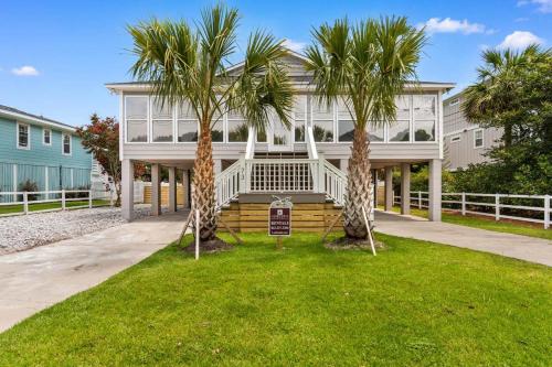 Birds Nest 4 Bdrm Coastal Haven Private Pool in Pawleys Island, Vereinigte Staaten von Amerika