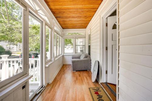 Pet-Friendly Lynn Home with Patio - 3 Mi to Beach! in Lynn, Vereinigte Staaten von Amerika
