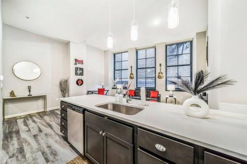 Heart of DT on Playhouse Square with Heated Pool- 210 in Cleveland, USA