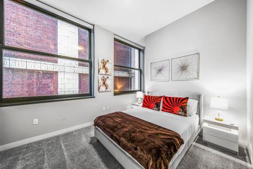 Heart of Dt with Corner View and with FREE POOL & STEAM 307 in Cleveland, USA