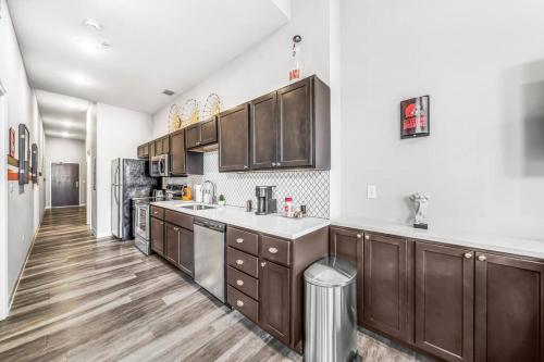 Heart of Dt with Corner View and with FREE POOL & STEAM 307 in Cleveland, USA
