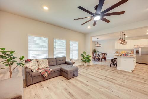 San Antonio Home with Fenced-In Yard Steps to Park! in San Antonio, USA