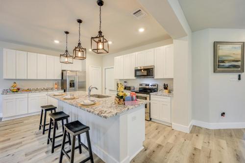 San Antonio Home with Fenced-In Yard Steps to Park! in San Antonio, USA