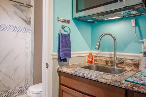 The Mermaid Suite By Dt Orlando With Kitchenette! in Orlando, USA