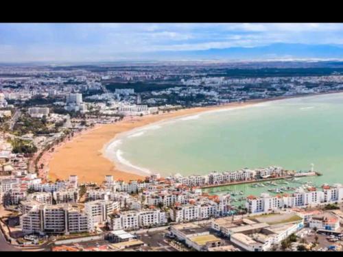 Élégant Appartement près grand bazar "Souk elhad" (Elegant Appartement pres grand bazar "Souk elhad") in 아바투아