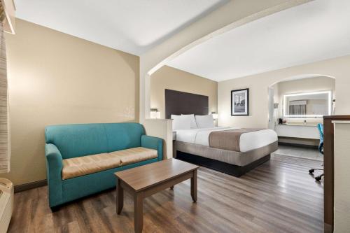 King Room with Sofa Bed - Non-Smoking