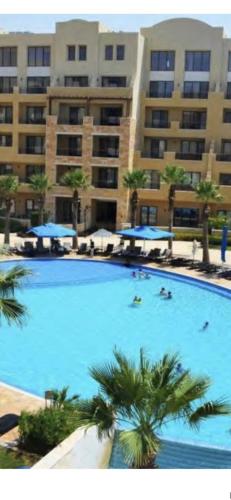Úszómedence, The F52 Luxury Residence Samarah Resort in Sowayma