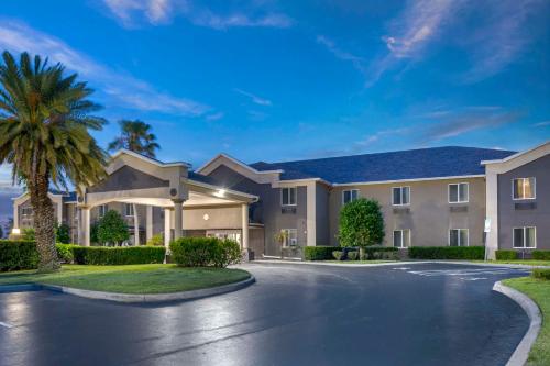 Best Western Edgewater Inn - image 14