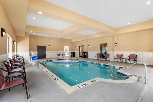 Best Western Plus Burleson Inn & Suites - image 7