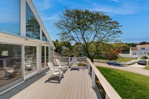 Beach Landing Lodge in Pocasset, USA
