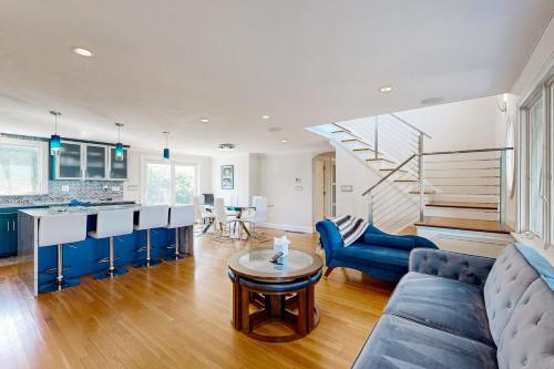 Beach Landing Lodge in Pocasset, USA