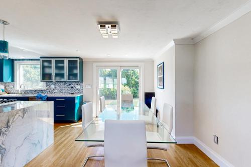 Beach Landing Lodge in Pocasset, USA