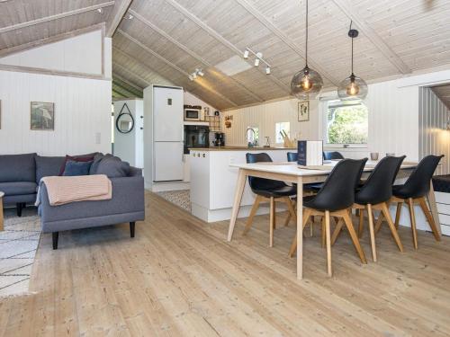 Comoditats, 8 person holiday home in Juelsminde-By Traum in Juelsminde