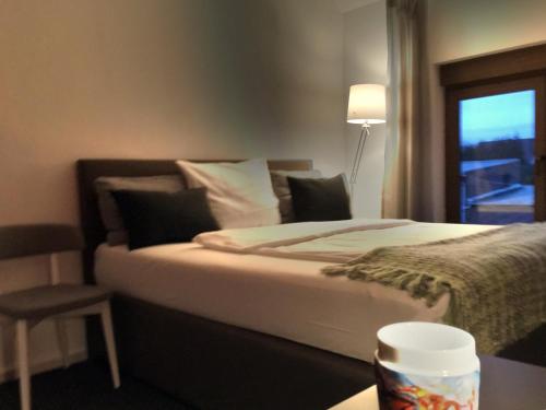 1 king bed, 1 twin bed