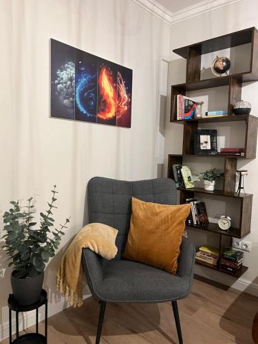 Elements Stylish Central 1BDR w High Speed WiFi and Work Space, Sofia (Foto 9)