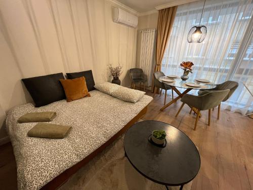 Elements Stylish Central 1BDR w High Speed WiFi and Work Space, Sofia (Foto 6)