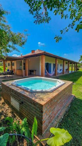 ACASA DO JOAQ U I M, varanda e spa com vista incrível, ar condicionado e roupa de cama e banho entre Porto Feliz, Boituva e Tietê