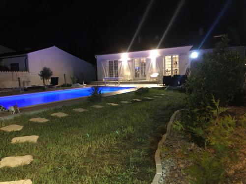 Villayam Maison vue sur mer avec piscine 10m chauffée classée 3 étoiles (Villayam Maison vue sur mer avec piscine 10m chauffee classee 3 etoiles) in 拉布雷萊班