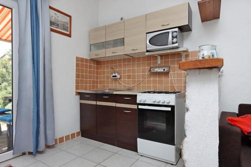 One-Bedroom Apartment with Terrace and Sea View image 8