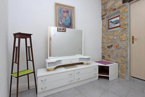 One-Bedroom Apartment with Terrace and Sea View image 1