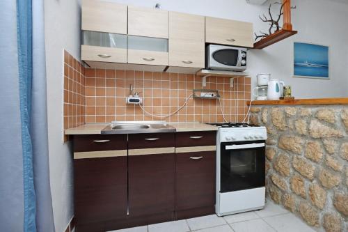 One-Bedroom Apartment with Terrace and Sea View image 7
