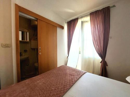 Three-Bedroom Apartment with Balcony image 10