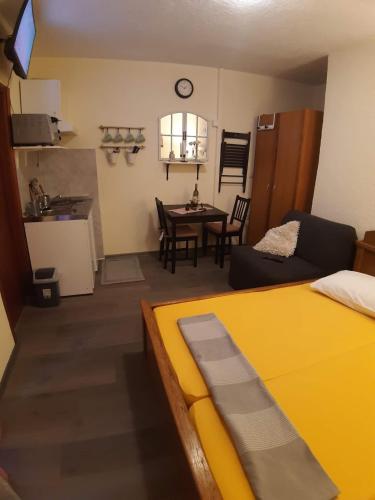Apartments with a parking space Kampor Rab - 5014 - image 2